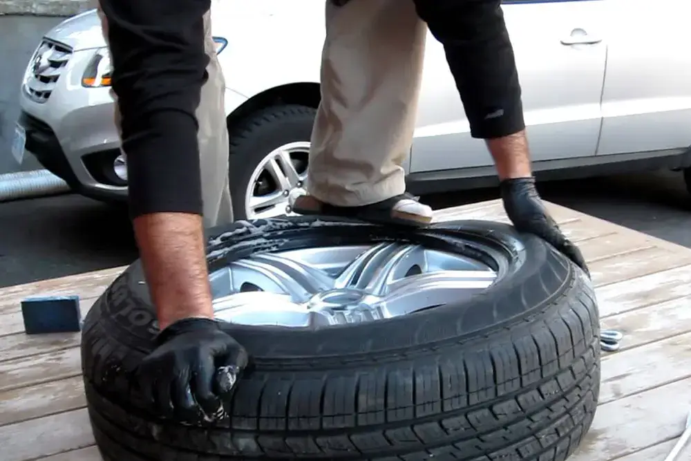 Mounting and Demounting a Tire
